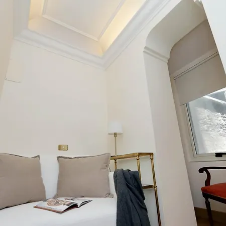 Elegant Apartment Nearby Trevi Fountain Rome Exterior photo