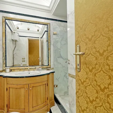 Elegant Apartment Nearby Trevi Fountain Rome Exterior photo