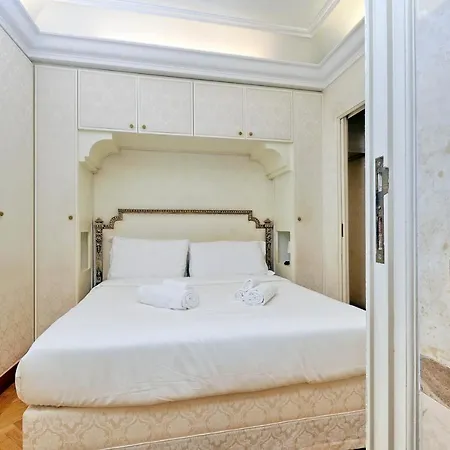 Elegant Apartment Nearby Trevi Fountain Rome Exterior photo