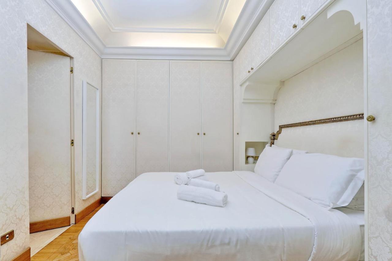Elegant Nearby Trevi Fountain Appartement
