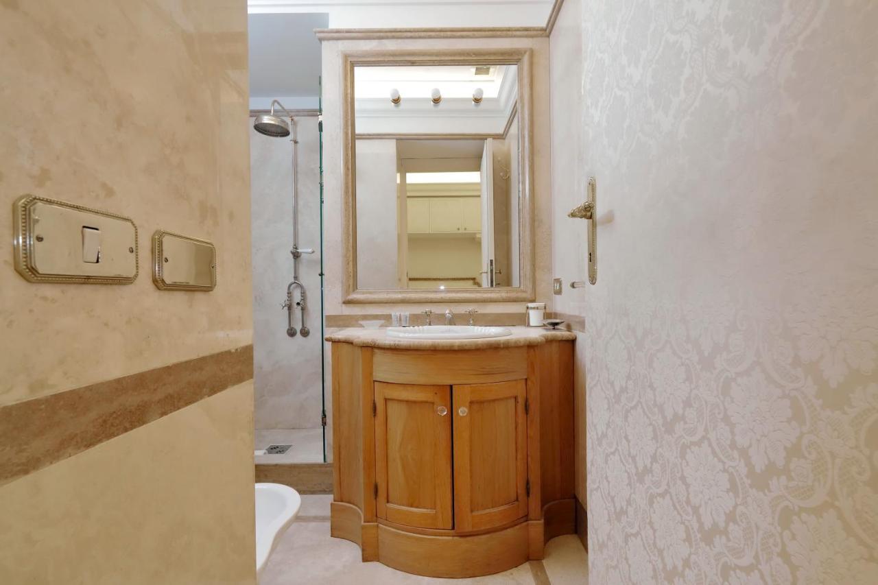 Elegant Nearby Trevi Fountain Appartement Rome
